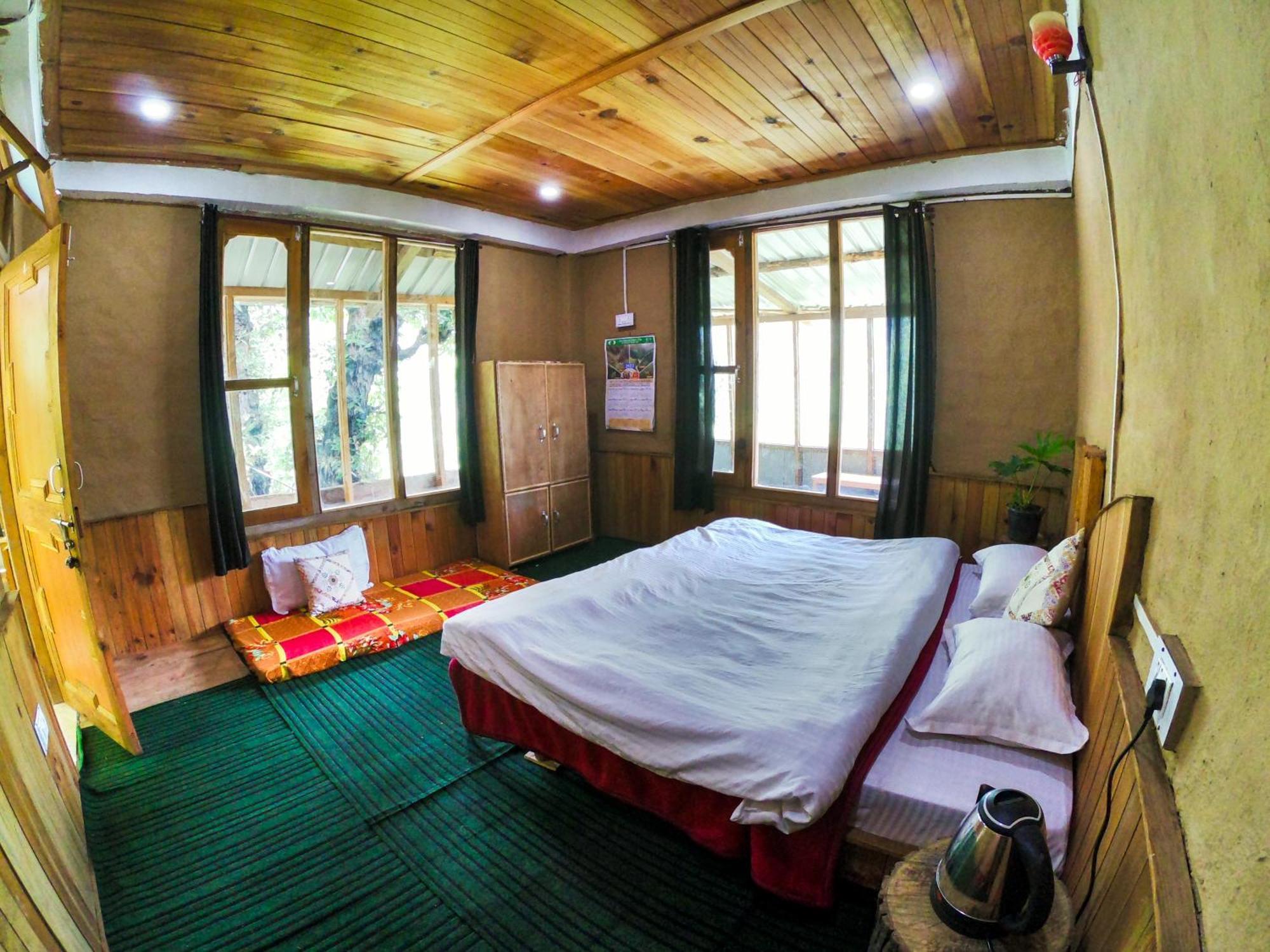 Tirthan Ecostay Gushaini Ngoại thất bức ảnh